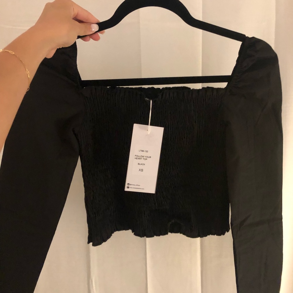 Lioness black cropped long sleeve! New with tags